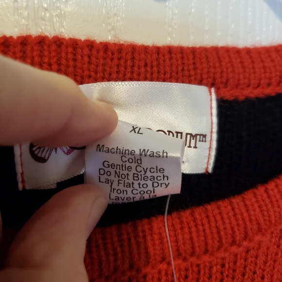 Red Heart Sweater - Picture 7 of 9